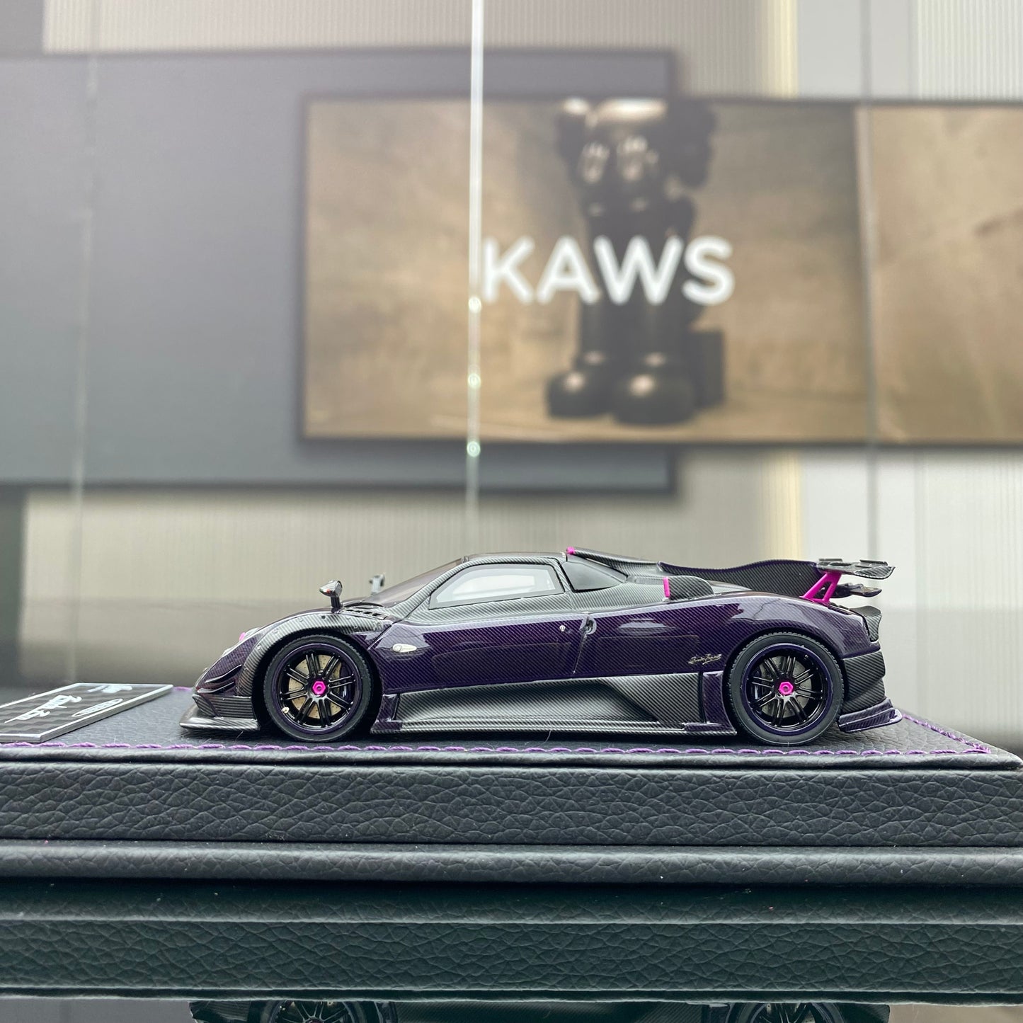 Adorno de coche PEAKO 1/43 Pagani Zonda Zun de edición limitada en carbono morado
