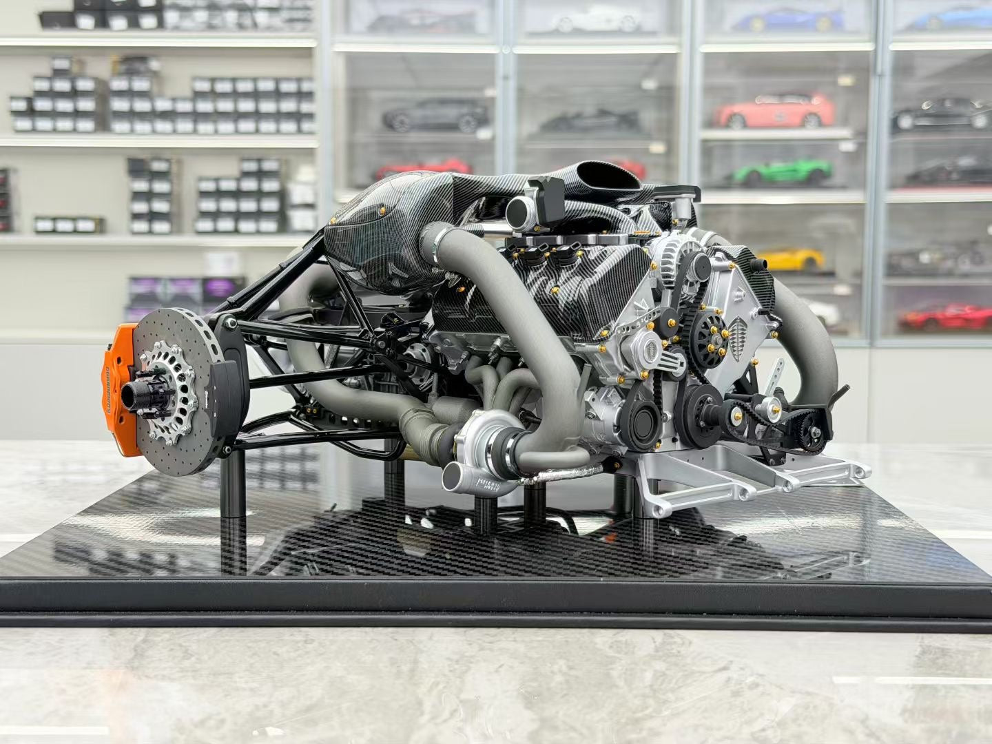 FA 1:6 Koenigsegg One:1 Engine Model 925/999 DDJ064