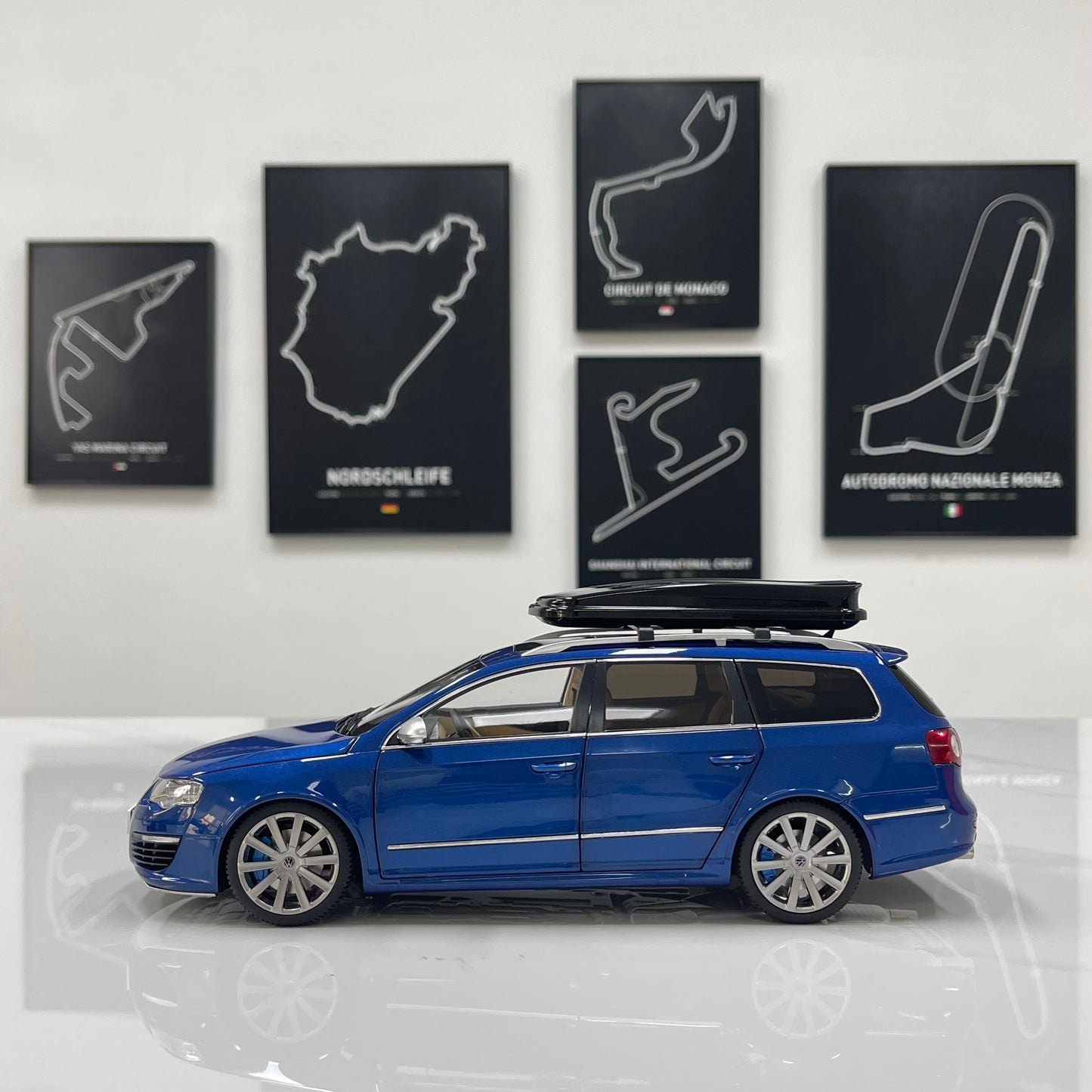 NZG 1/18 Volkswagen Passat R36 wagon Biscay Blue alloy model car
