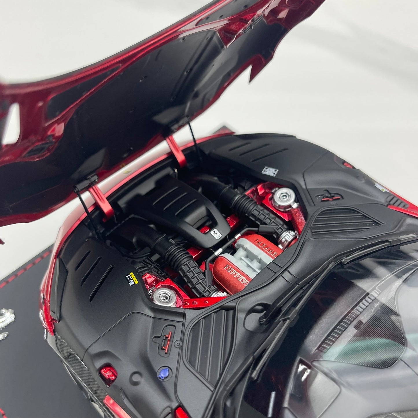 BBR 1/18 Ferrari Purosangue Leather Sole Magnesite Metallic Red HE180052BDIE