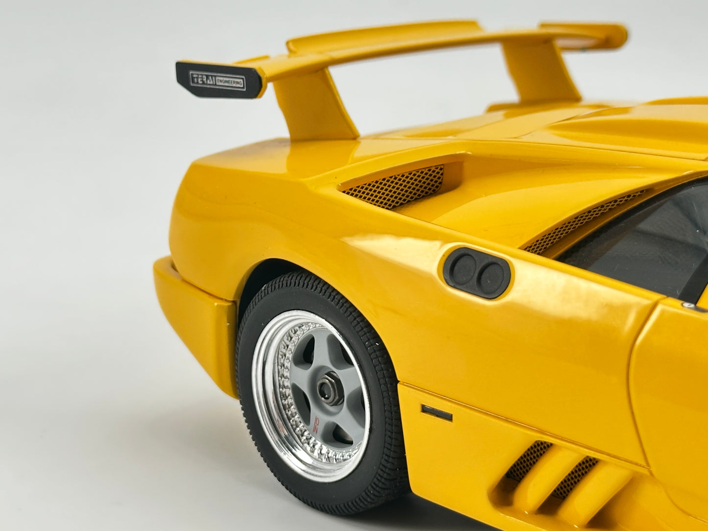 GT Spirit 1/18 Lamborghini Diablo Jota Corsa Yellow Simulated Car Model