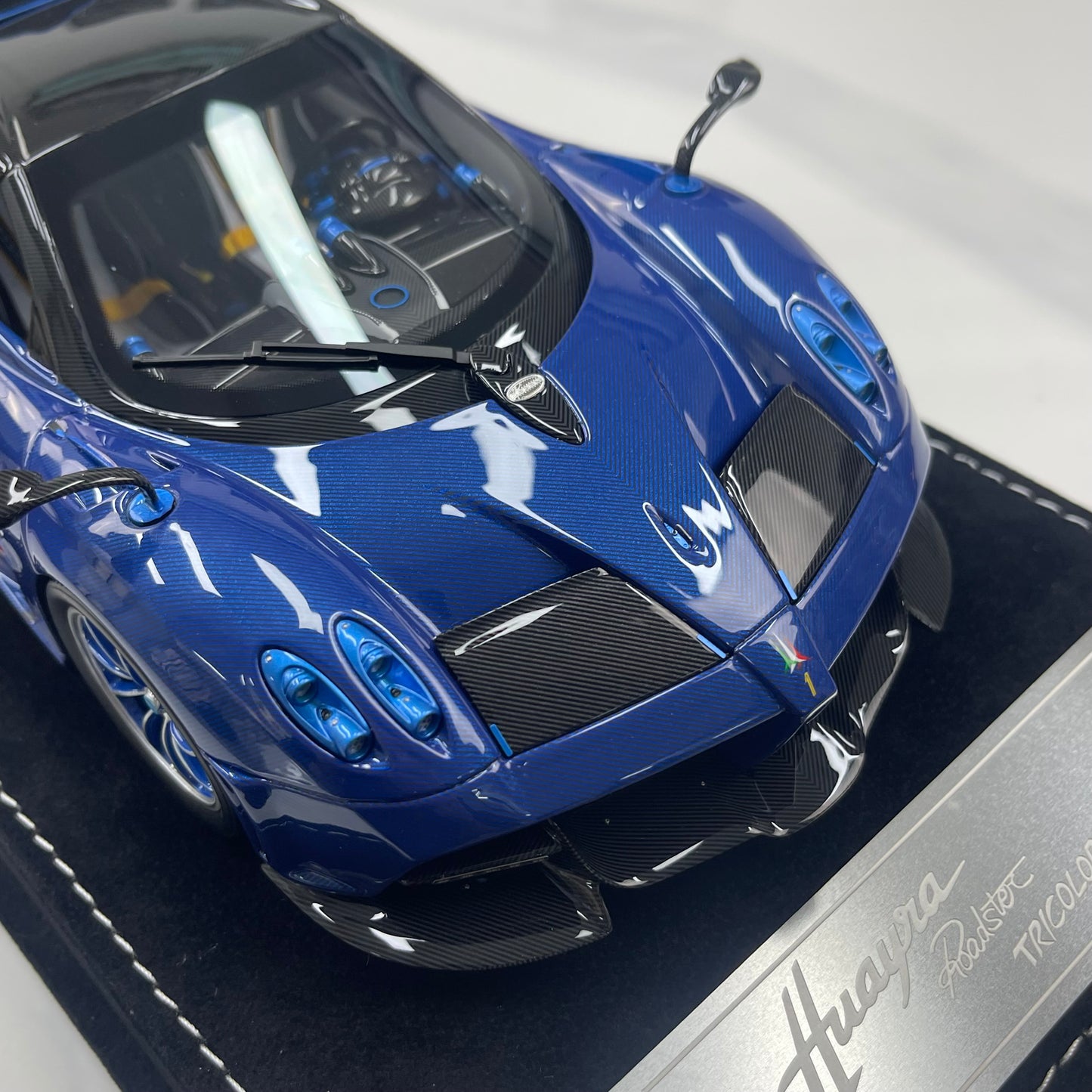 HH Model 1/18 Pagani Huayra Air Force Edition (HH664)
