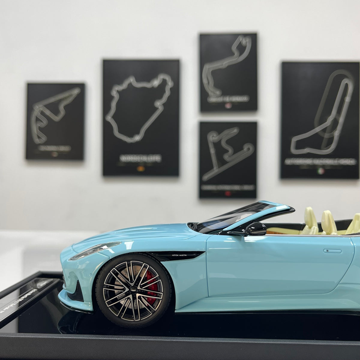 MOTORHELIX 1/18 Aston Martin DB12 Volante (Convertible) – Glass Blue – MH397