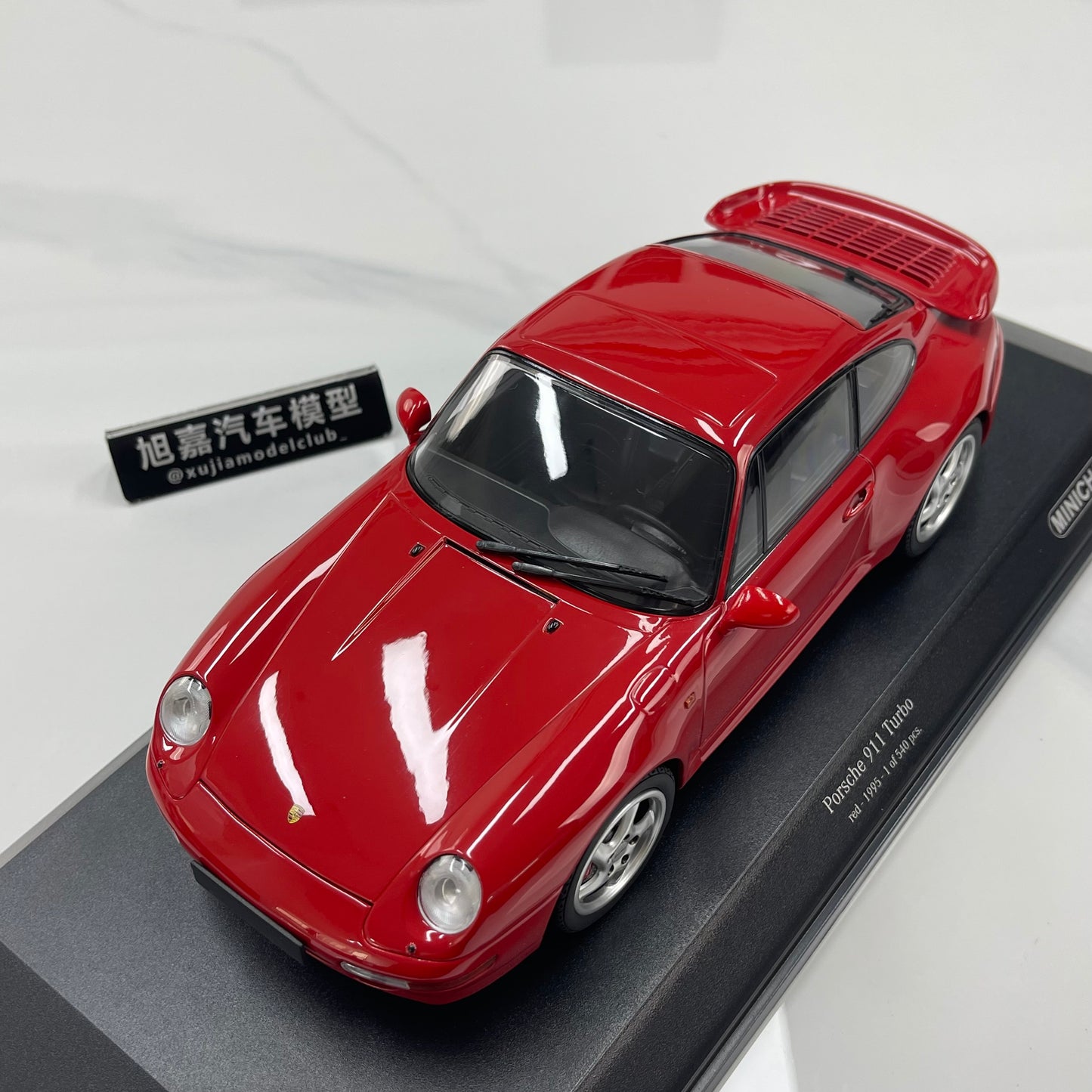 MINICHAMPS 1/18 Porsche 911 (993) Turbo (1995) Red 155061170