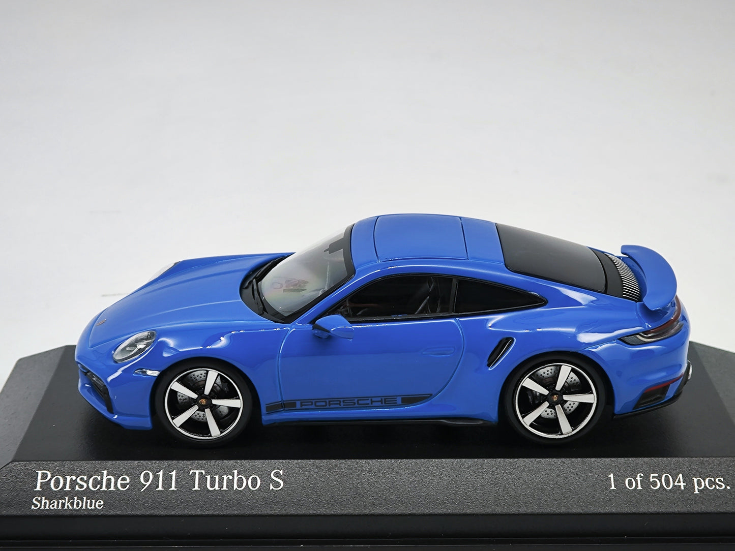 MINICHAMPS 1/43 Porsche 911 turbos alloy car model