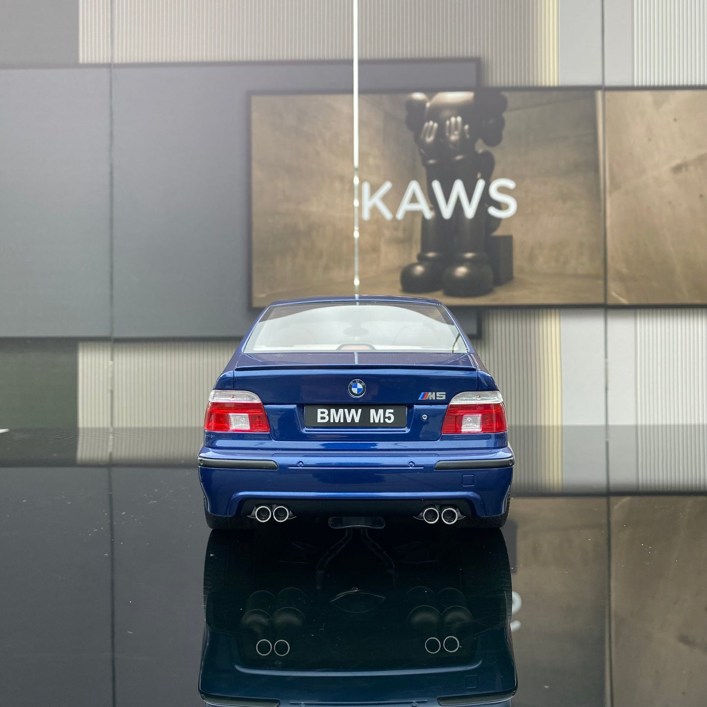 OTTO 1/12 BMW BMW E39 M5 blue old BMW car imitating real car model ornaments