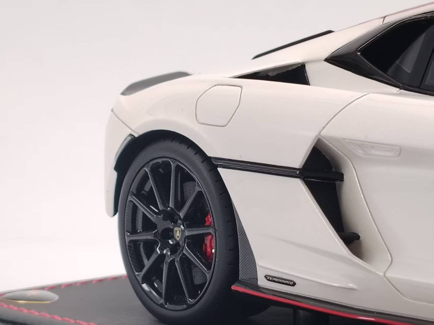MR 1/18 Lamborghini New Baby Bull Temerario AP Kit Version Balloon White Resin Car Model