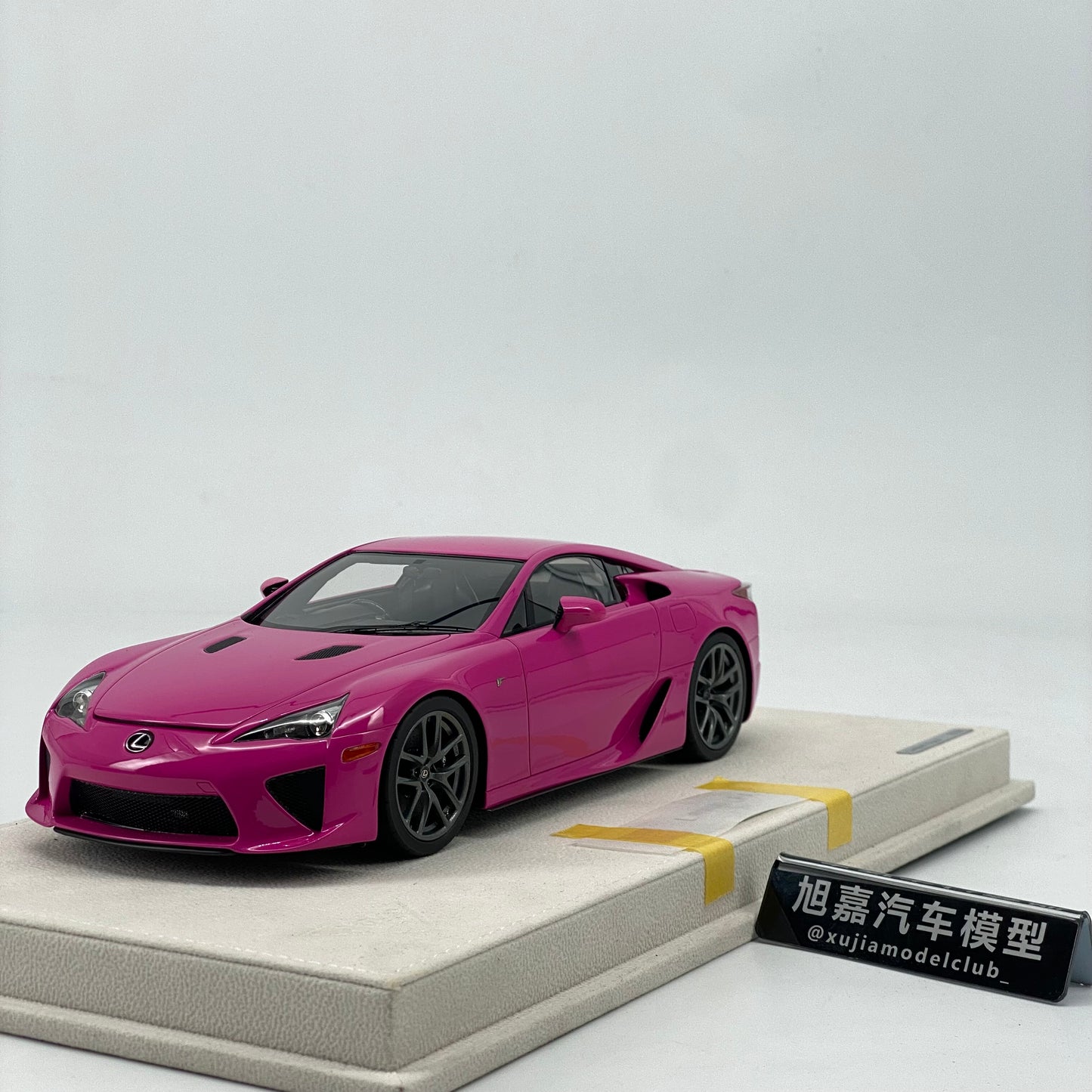 MAKEUP 1/18 Lexus LFA resin simulation car model birthday gift ornaments