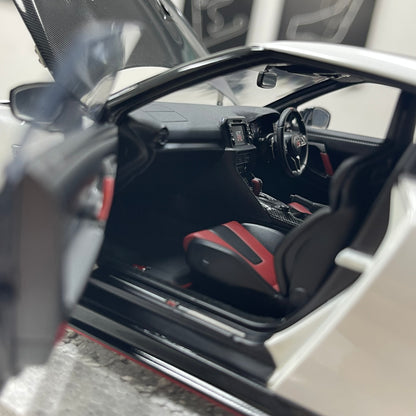 MOTORHELIX 1/18 Nissan GT-R NISMO (R35) Special Edition 2022 Brilliant Pearl White MH378