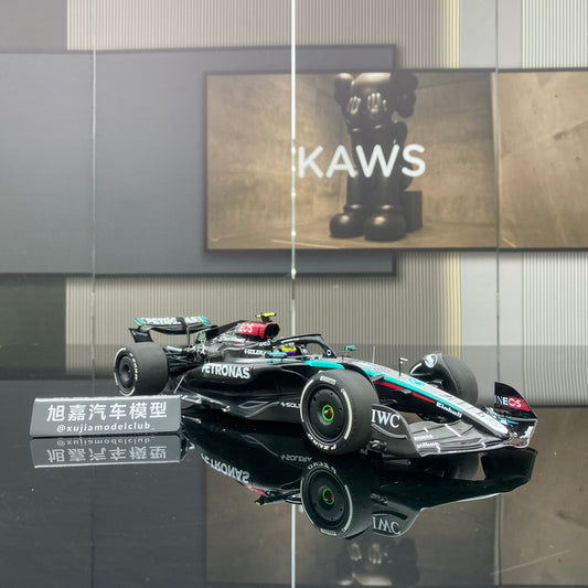 minichamps 1/18 MERCEDES MERCEDES AMG PETRONAS FORMULA ONE TEAM F1 W15