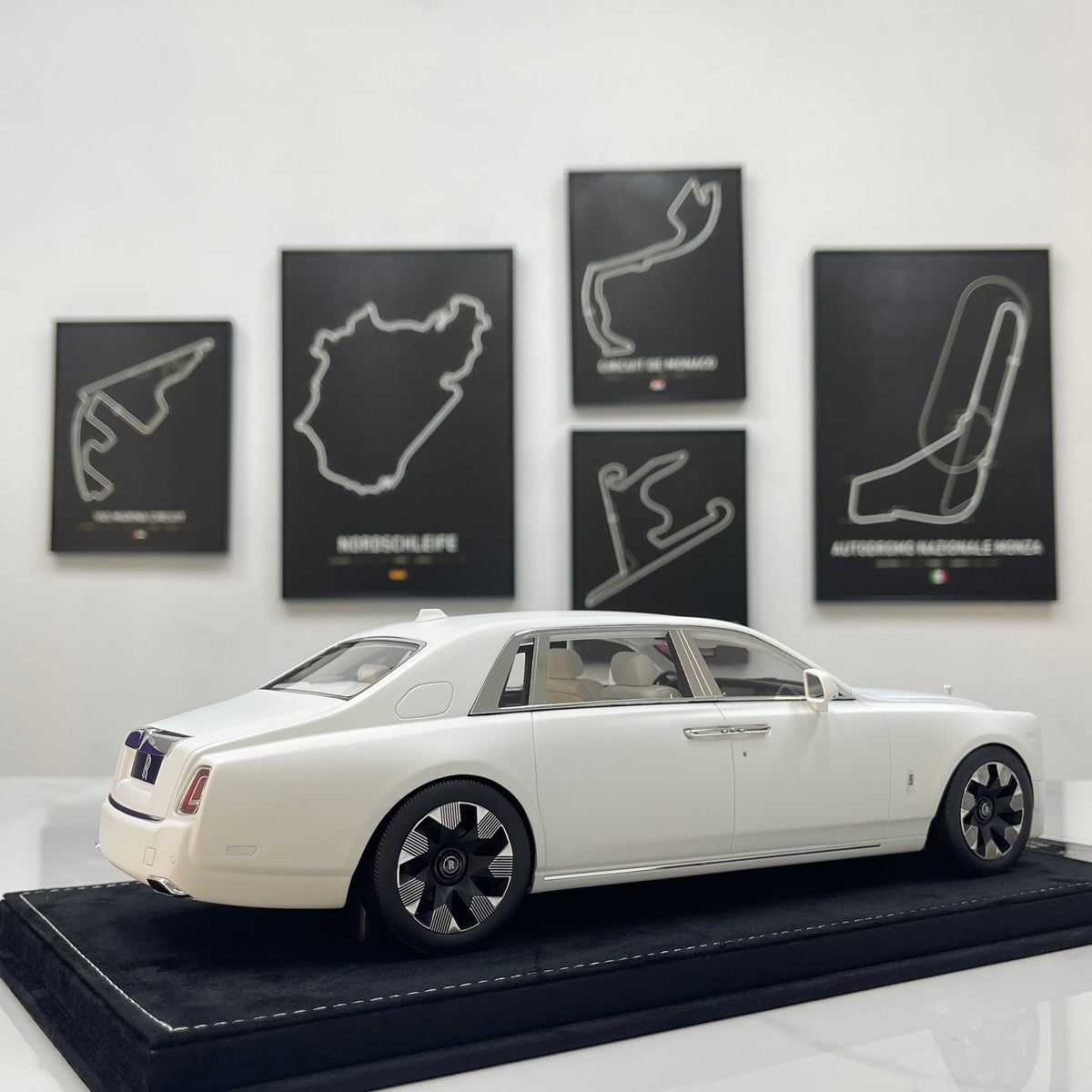 HH Model 1/18 Rolls-Royce Phantom Series II Ivory White HH735