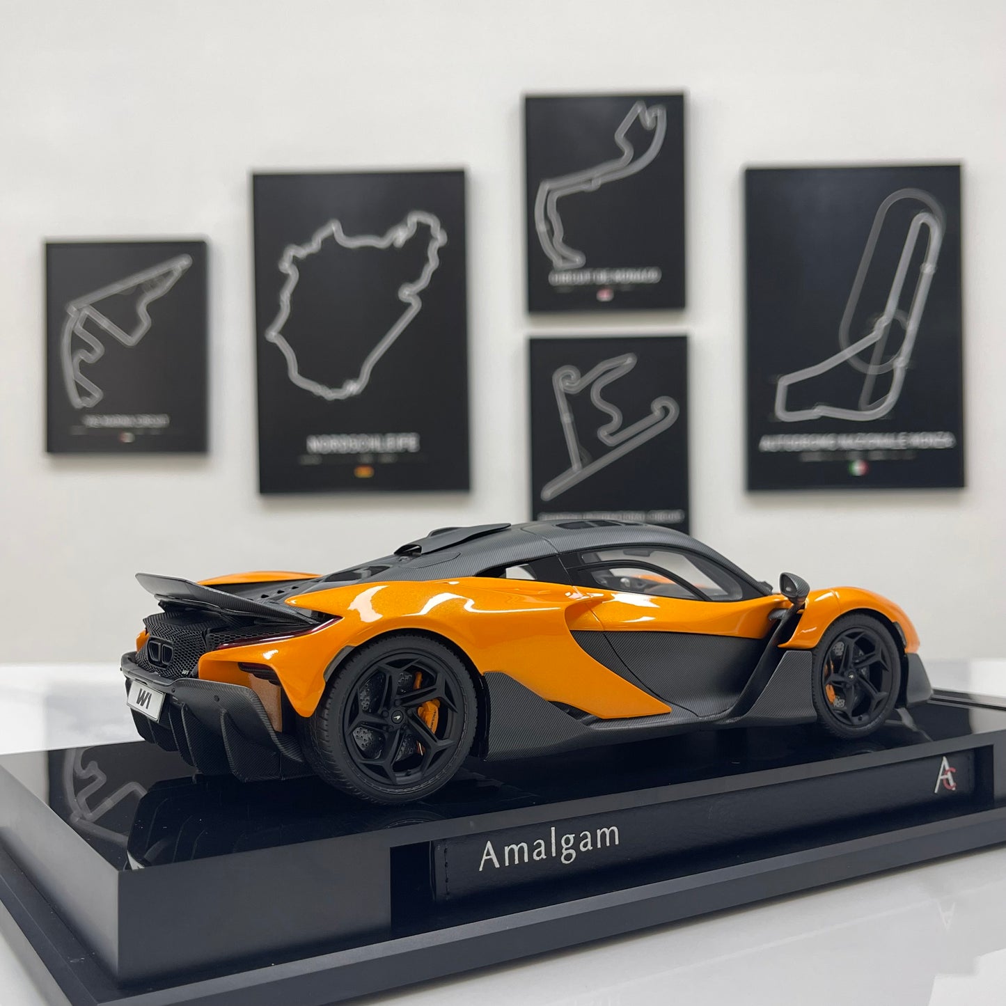 Amalgam 1:18 McLaren W1 (Orange) M6350-SC1