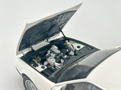 MINICHAMPS 1/18 BMW 535I e34 1988 White Alloy Simulation Model Car