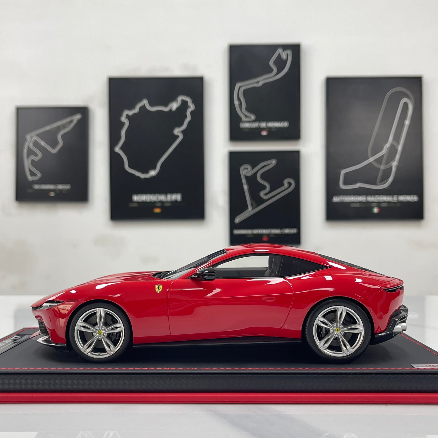 MR 1/18 Ferrari Amalfi Standard Red FE046E