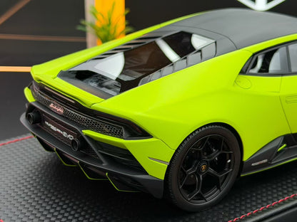 MR 1:18 Lamborghini Huracan Evo Fluo Capsule Verde Shock 24/49 DDJ079