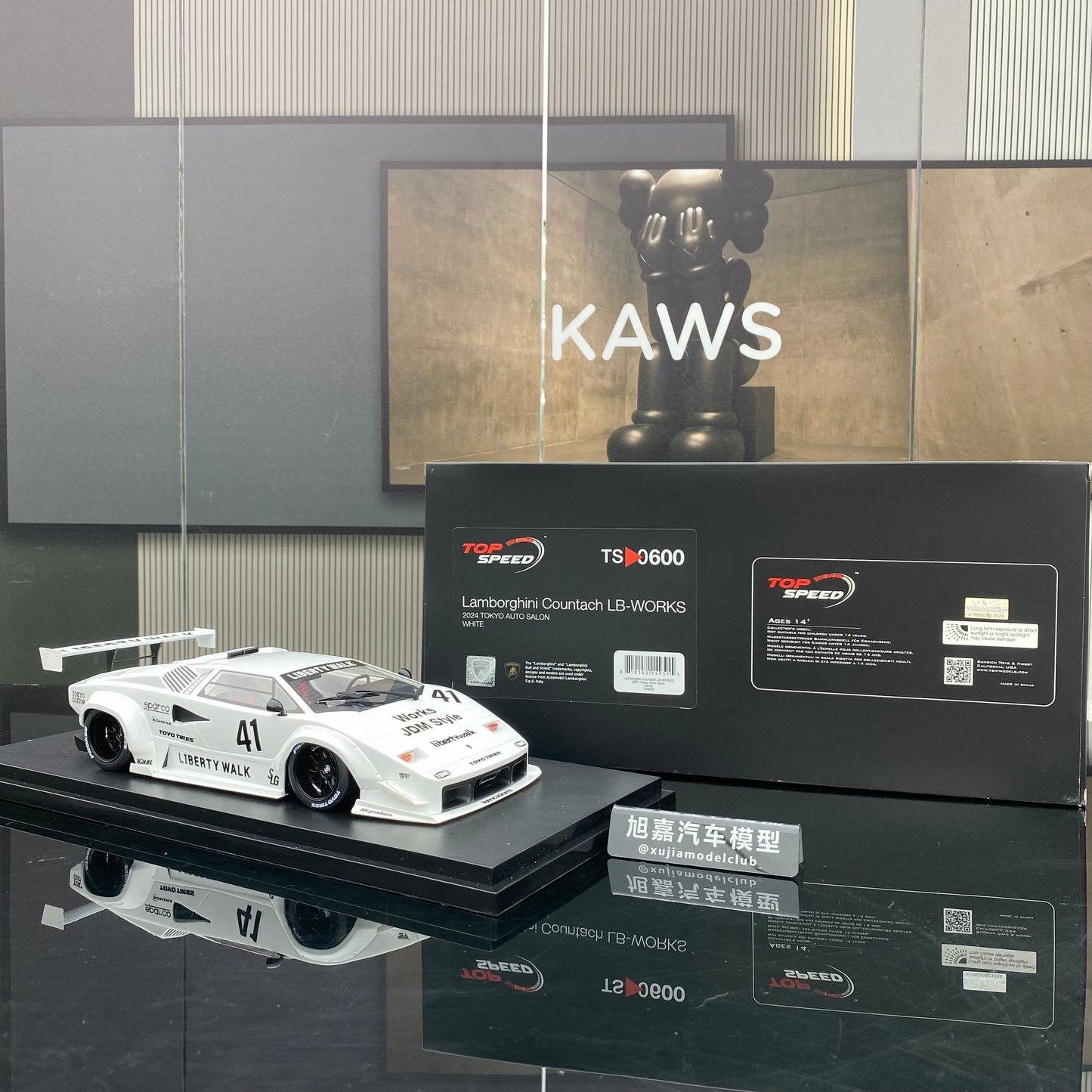 TOPSPEED 1/18 Lamborghini Countach LB-WORKS White Simulation Car Model