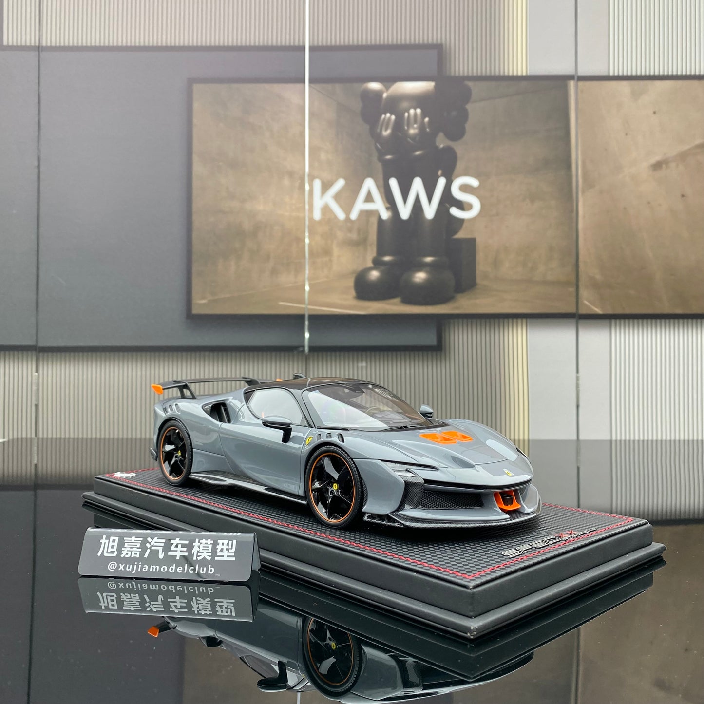 Ferrari SF90 XXStradale Nard Gray, edición especial, modelo de coche de simulación a escala 1/18