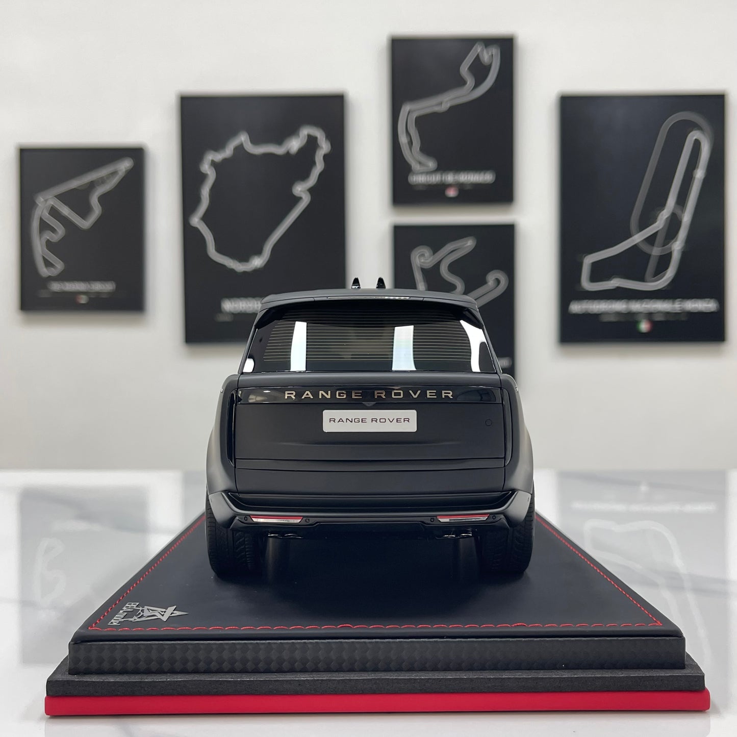 BBA Model 1:18 Land Rover Range Rover Autobiography — Matte Black