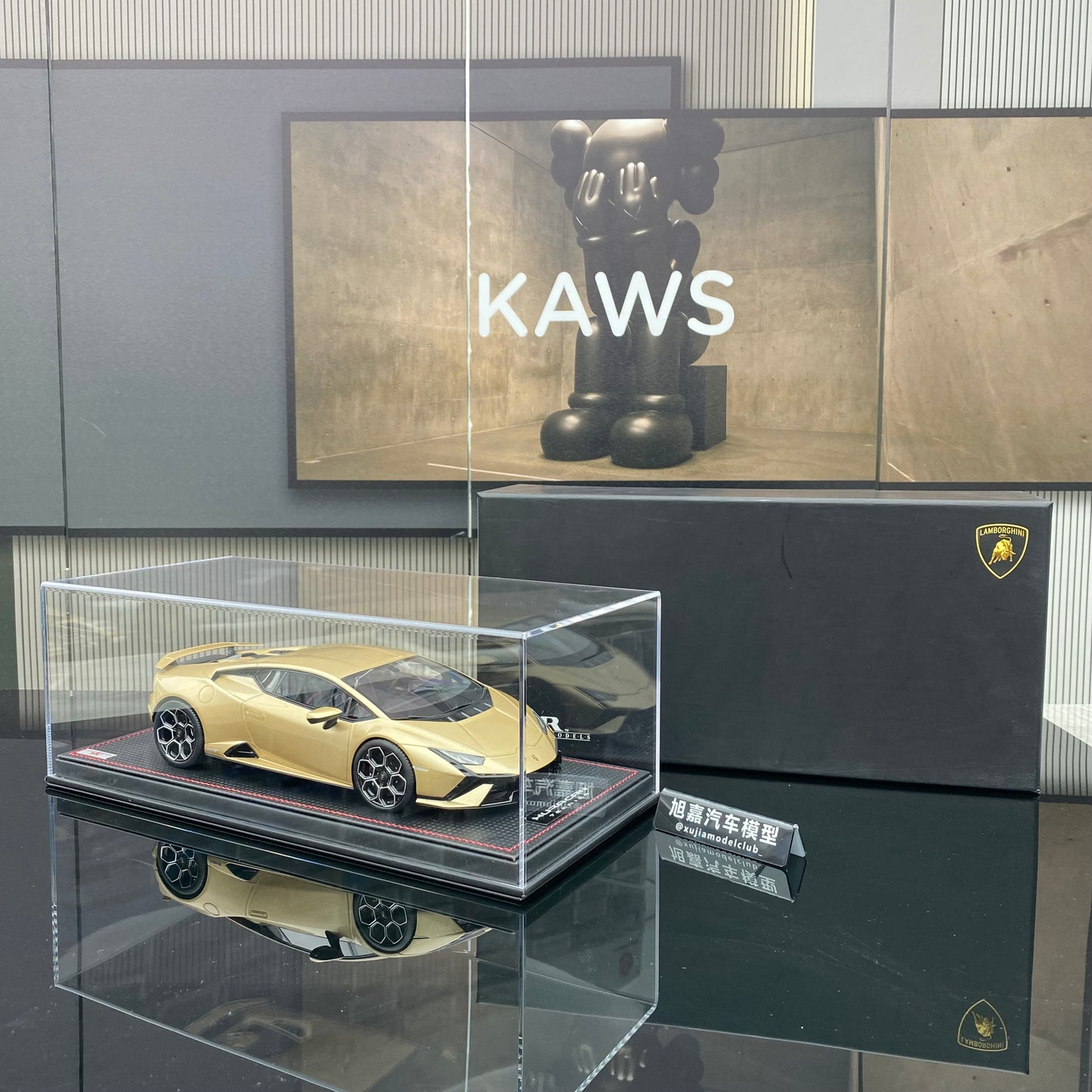Lamborghini Huracan LP640-2 Tecnica Sunburst Gold Edición Limitada a escala 1/18