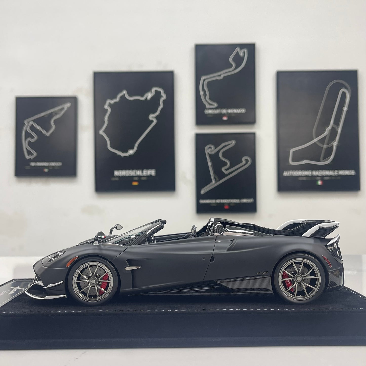 HH Model 1/18 Pagani Huayra Matte Black Carbon HH663