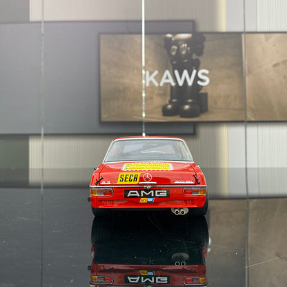 Minichamps 1/18 Benz 300SEL 6.8AMG Red Pig - Modelo de coche de resina, regalo de colección