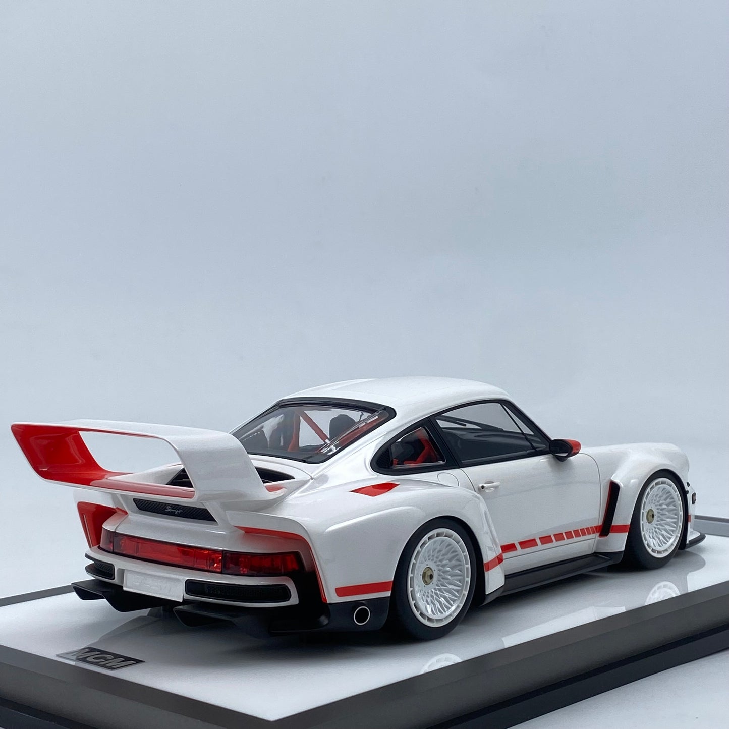 MCM 1/18 Porsche Singer DLS Turbo Pearl White Limited Edition Car Model Birthday Gift Ornaments