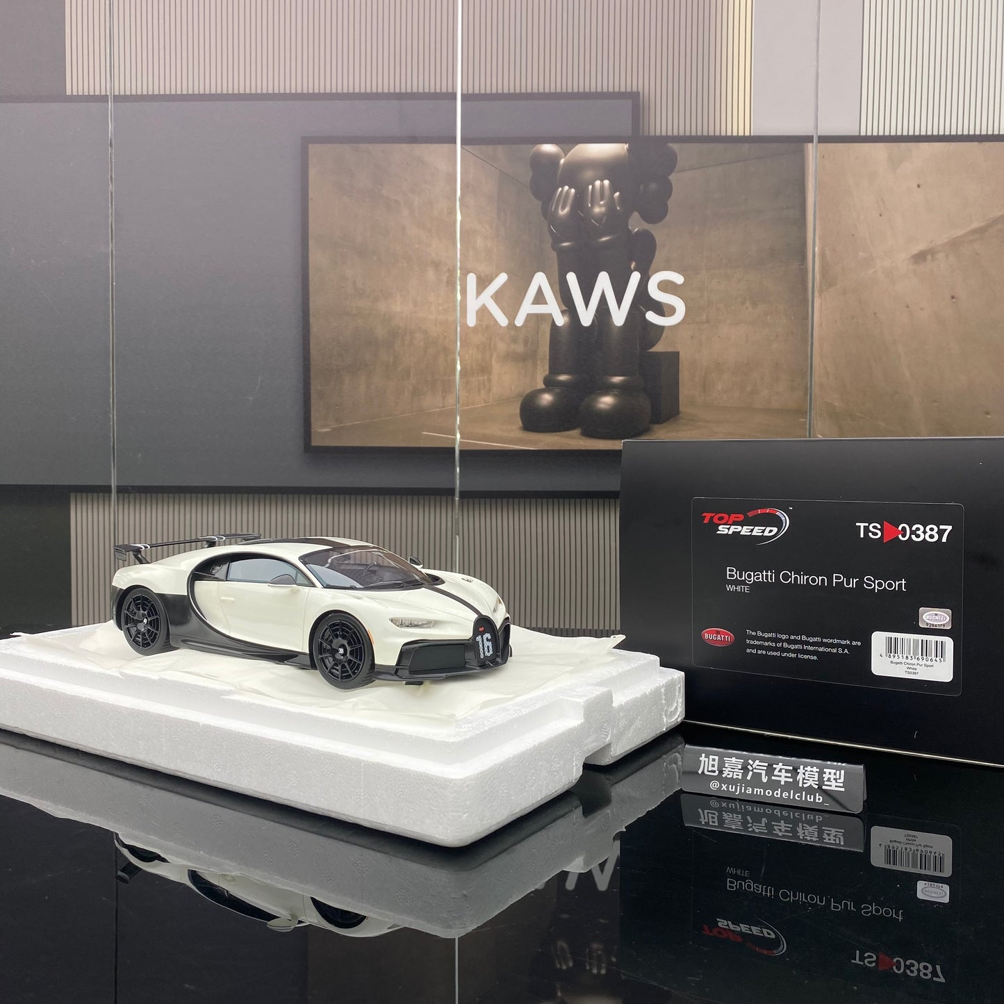 TopSpeed 1/18 Bugatti Chiron Pur Sport simulation car model