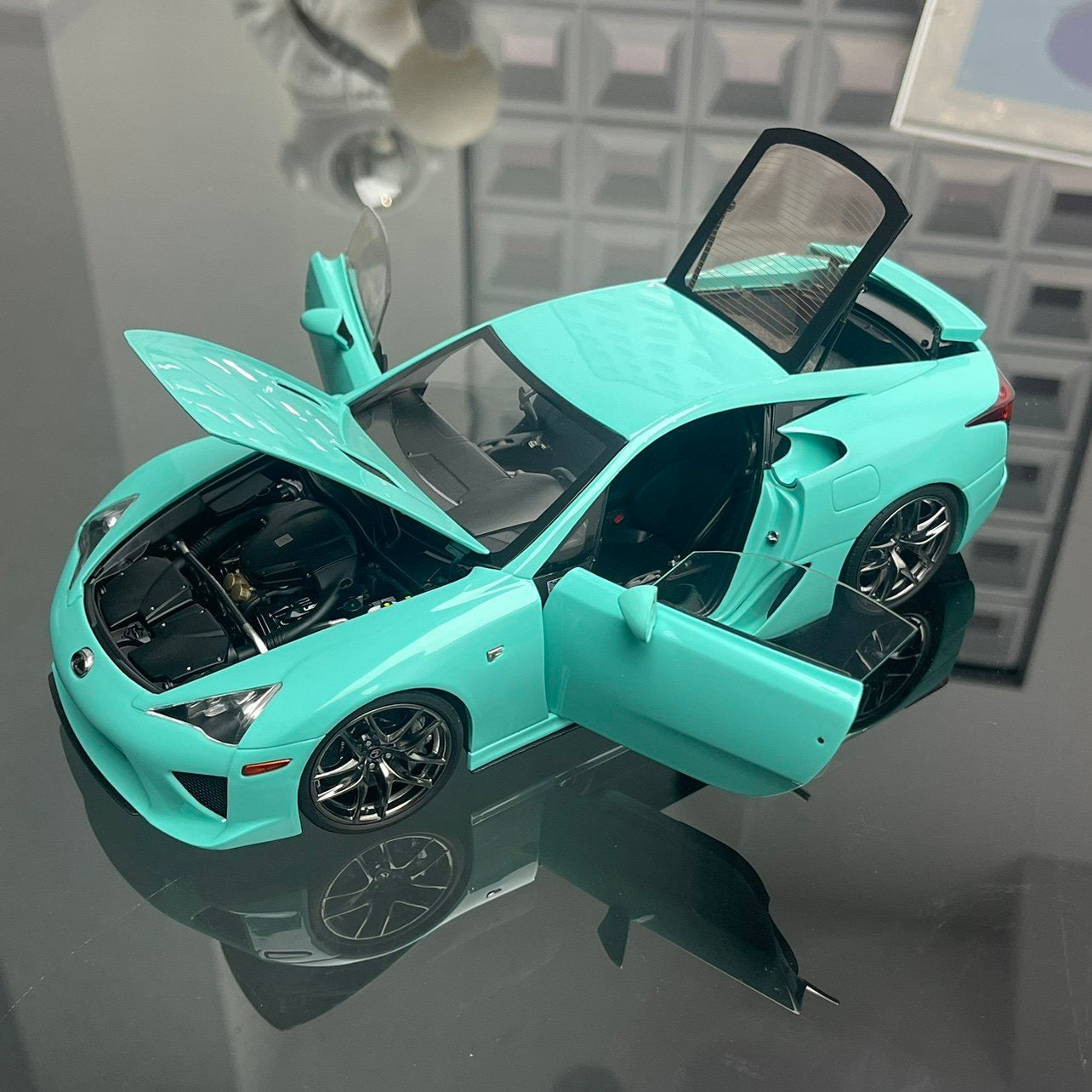 WELL 1/18 Lexus LFA Lexus Street Edition Alloy Simulation Car Model Collection