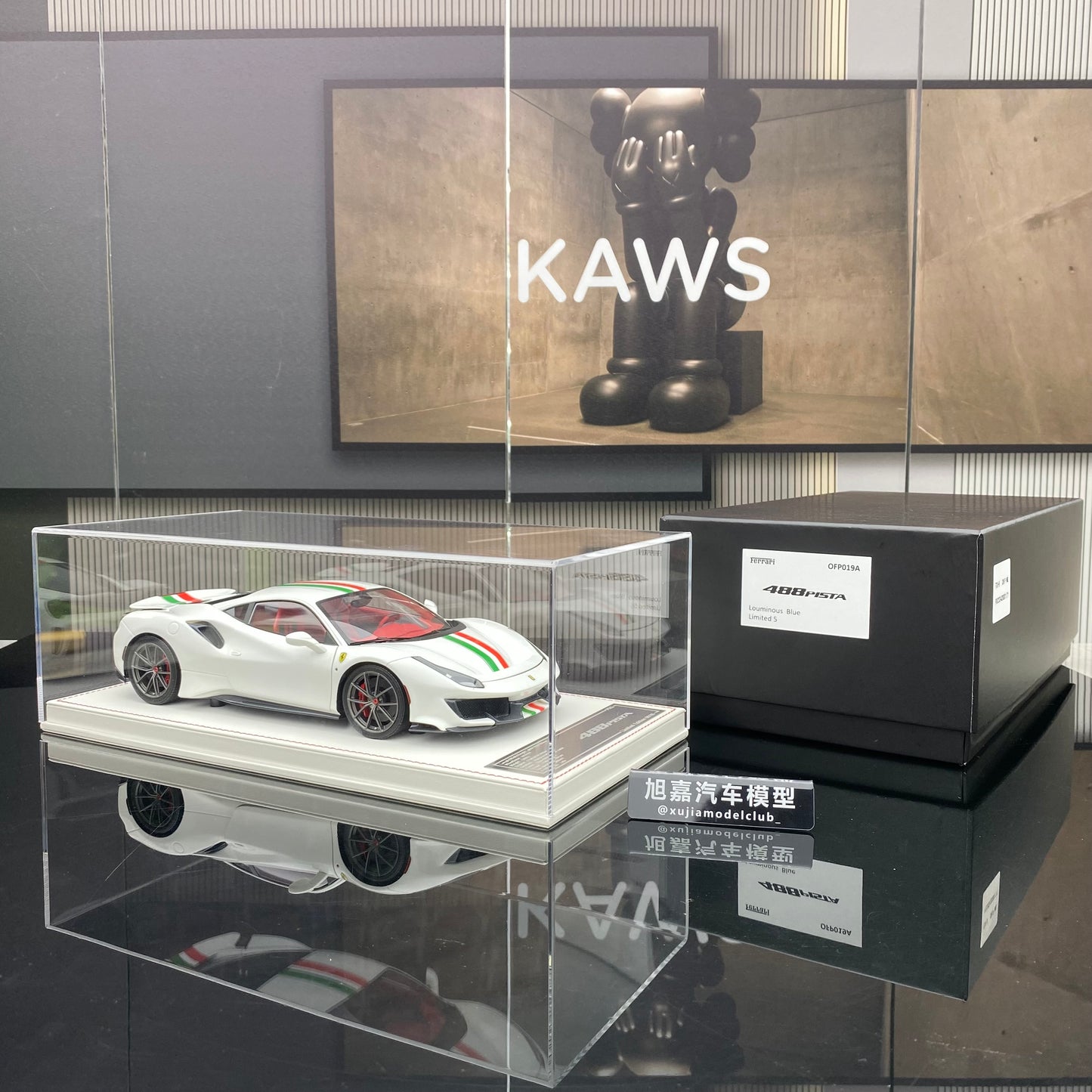 DM 1/18 Ferrari 488 pista resin fully opened fluorescent limited edition car model ornaments