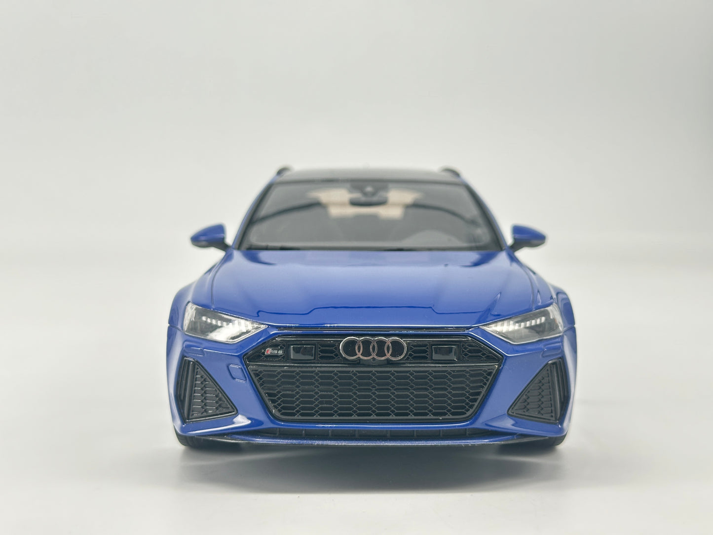 GT Spirit 1/18 Audi RS6 AVANT Blue Simulation Car Model Ornaments
