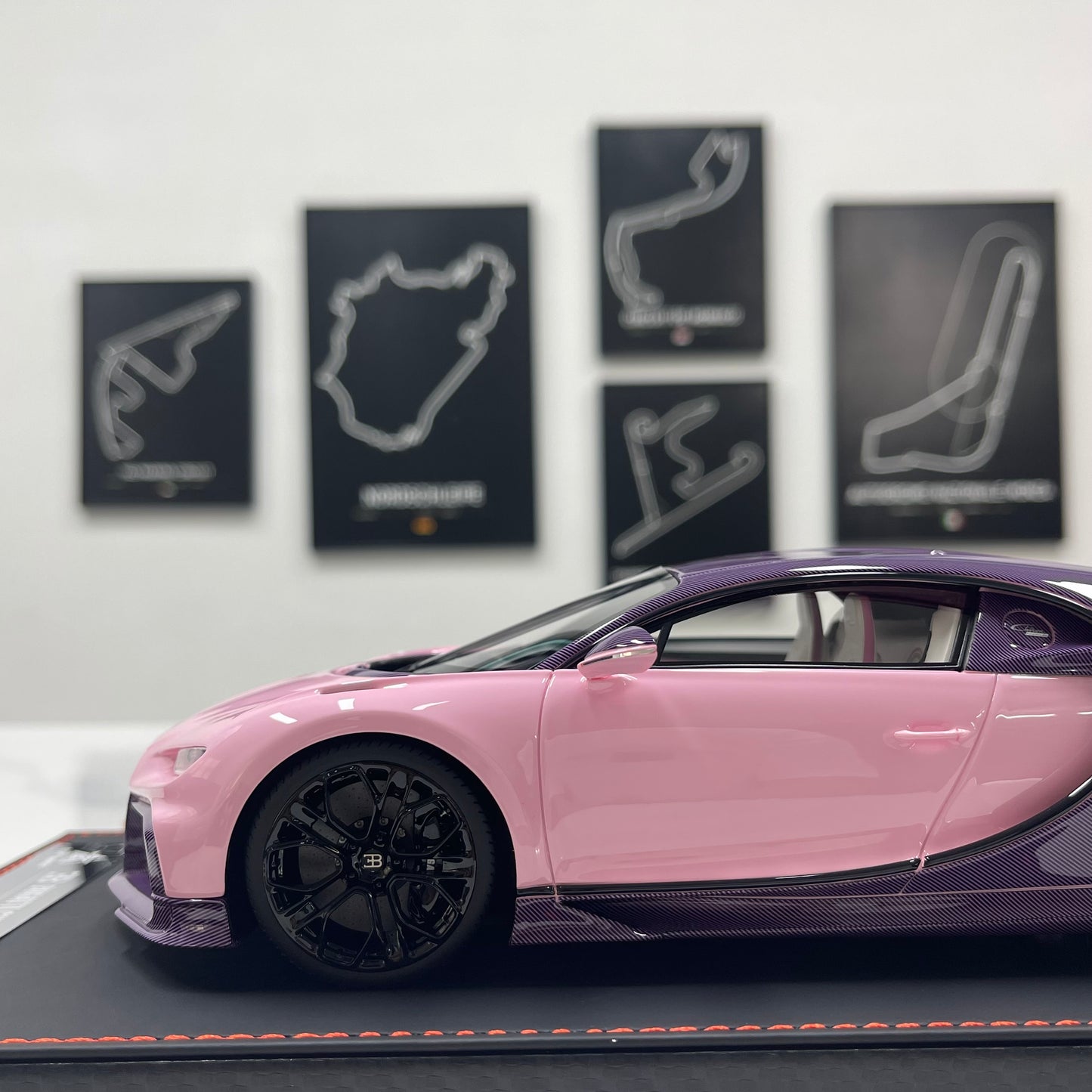 BBA MODEL 1/18 Bugatti Chiron Profilée – Pink
