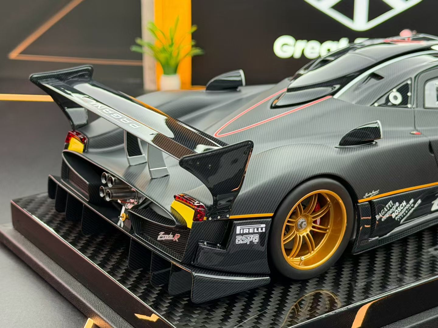 KASH MODEL 1/18 Pagani ZONDA R Matte Carbon Black KPZR001