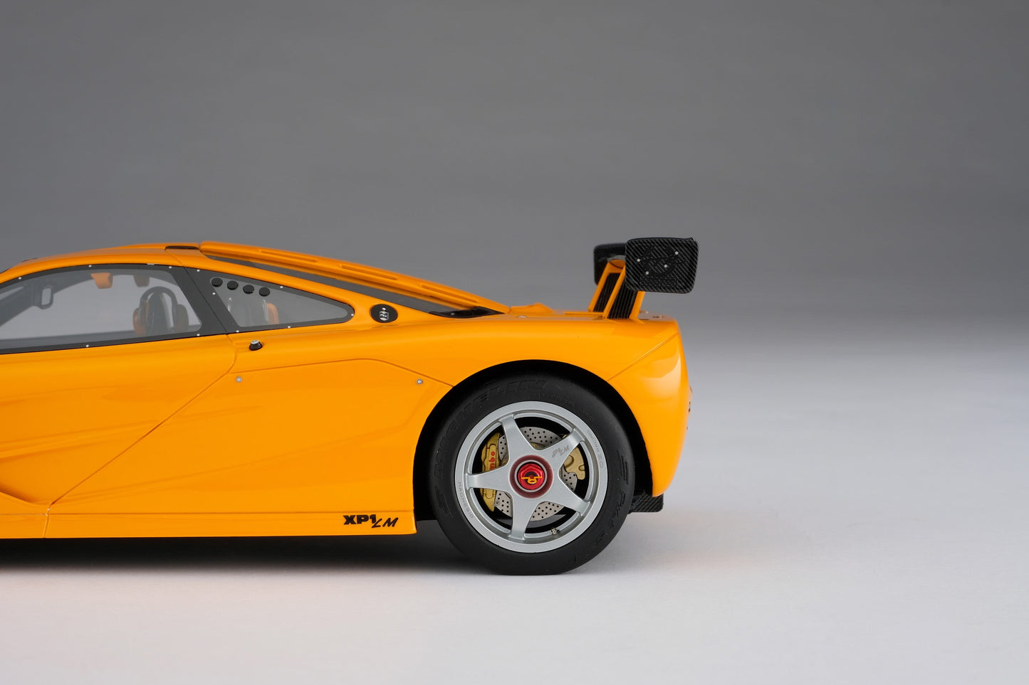 Amalgam 1/18 McLaren F1LM yellow simulation car model birthday gift ornament