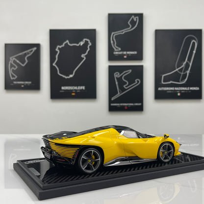 BBR 1/18 Ferrari Daytona SP3 Red Box Edition Modena Yellow + Black Carbon Fiber P18224TMOCH