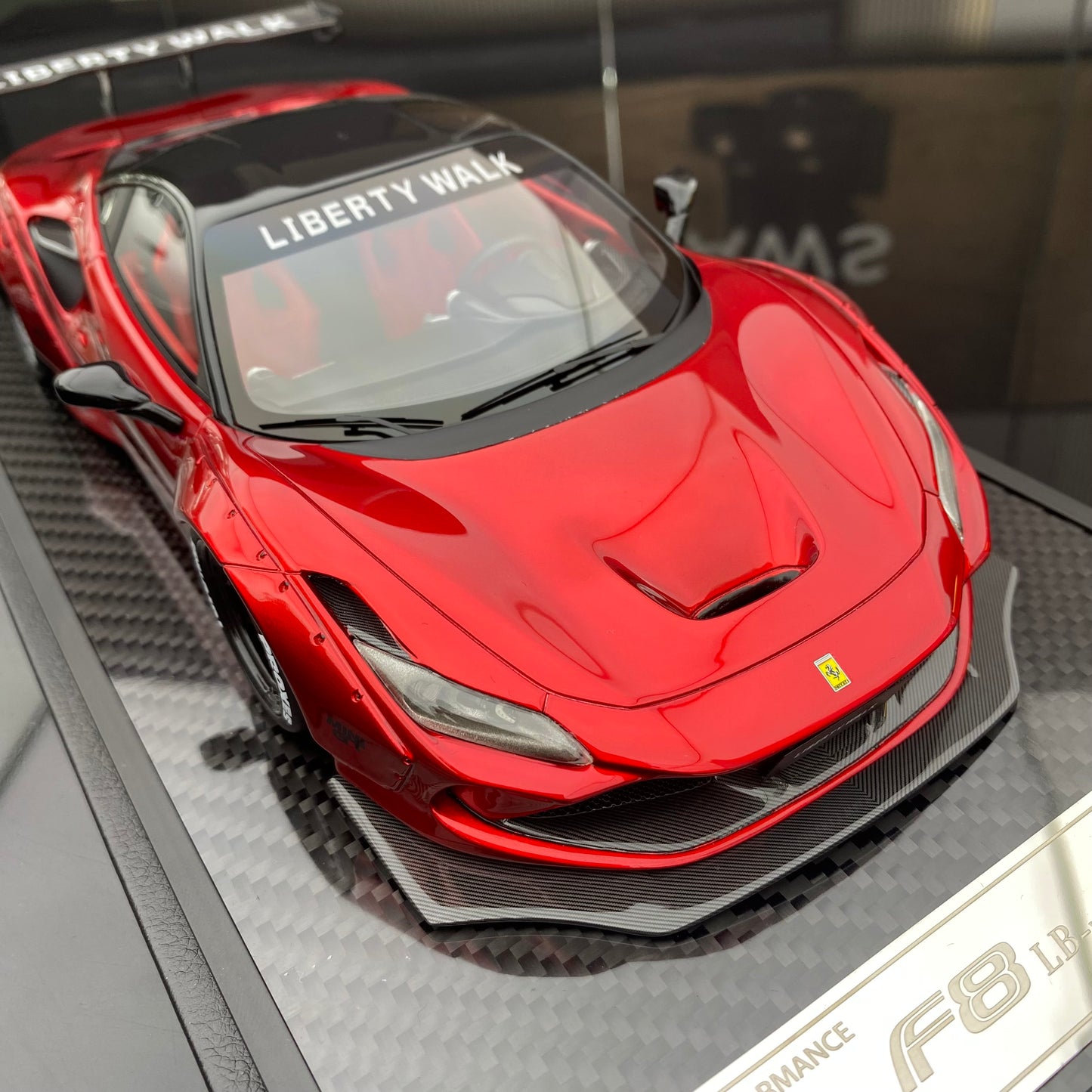 VIP 1/18 Ferrari F8 wide-body modified version simulation car model ornament gift