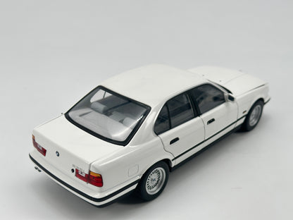 MINICHAMPS 1/18 BMW 535I e34 1988 White Alloy Simulation Model Car