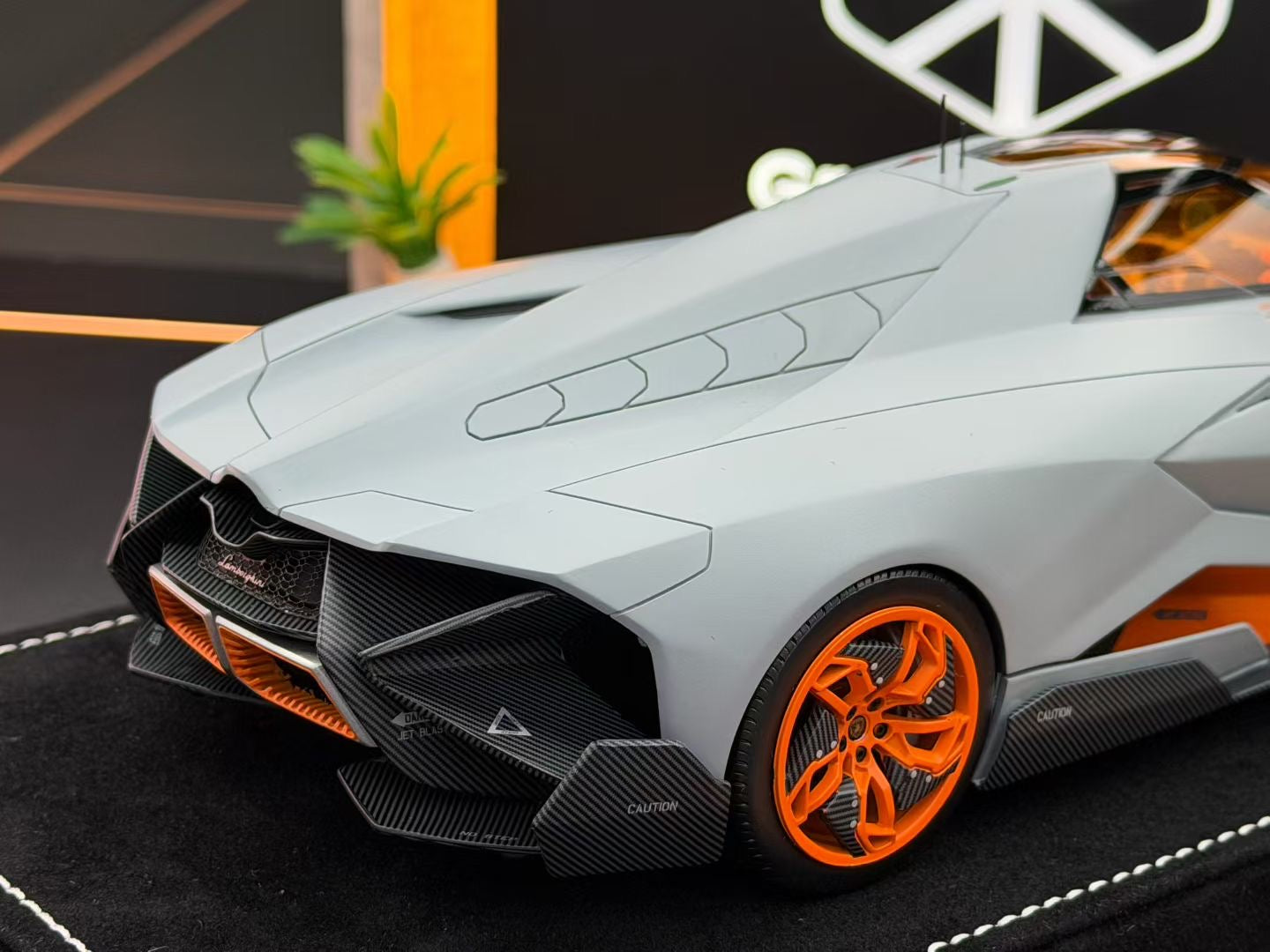 MR 1:18 Lamborghini EGOISTA 68/399 DDJ110