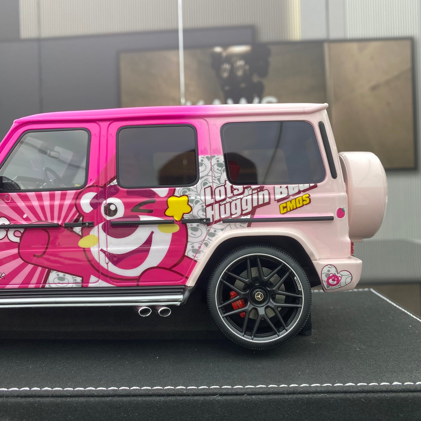 Vehicle Art 1/18 Mercedes-Benz G63 AMG Strawberry Bear Painted Resin Sealed Car Model