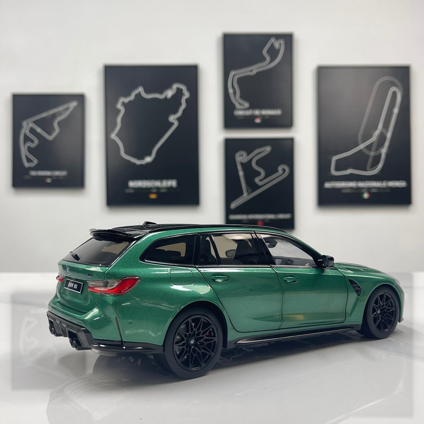 TSM MODEL 1/18 BMW M3 Touring (Isle of Man Green) TSM181030