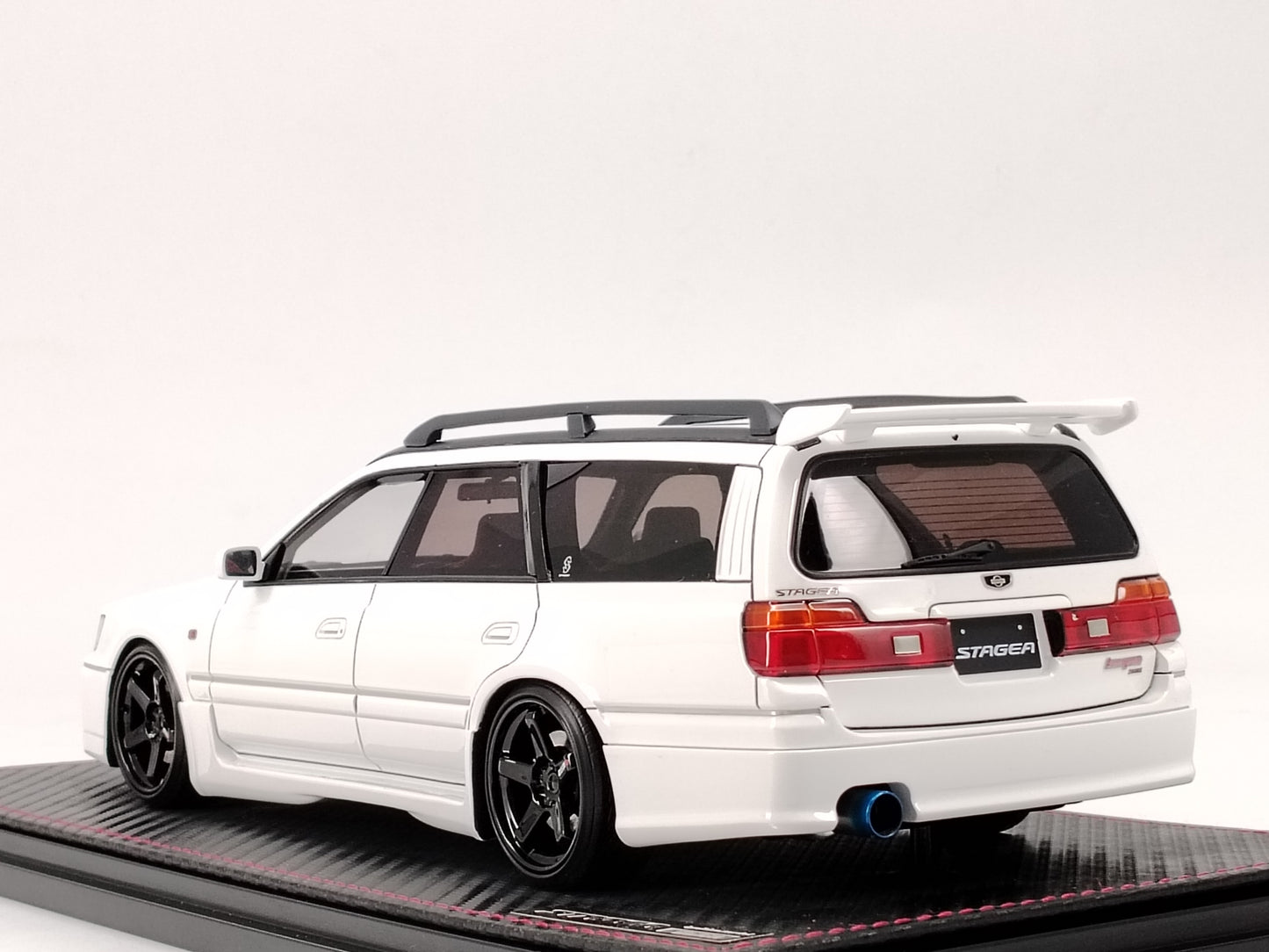 Ignition Model 1/18 Nissan STAGEA 260RS WGNC34 with engine white simulation car model