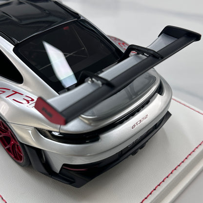 GH MODEL 1/18 Porsche 992 GT3RS Red Seals/GT Silver Limited Edition Model Car