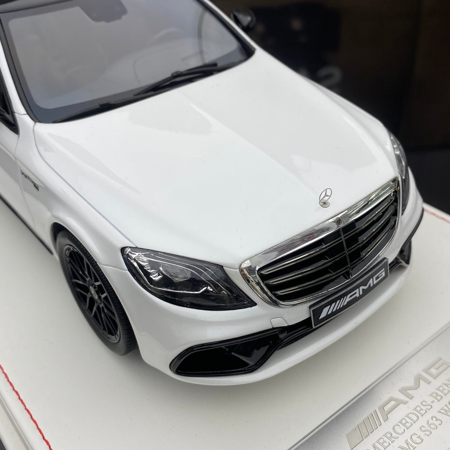 VEHICLE Art 1/18 Mercedes-Benz AMG S63 white car model ornament