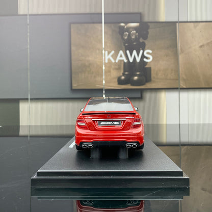 Colección de adornos de resina roja sellada del Mercedes-Benz C63 AMG GT Spirit 1/18