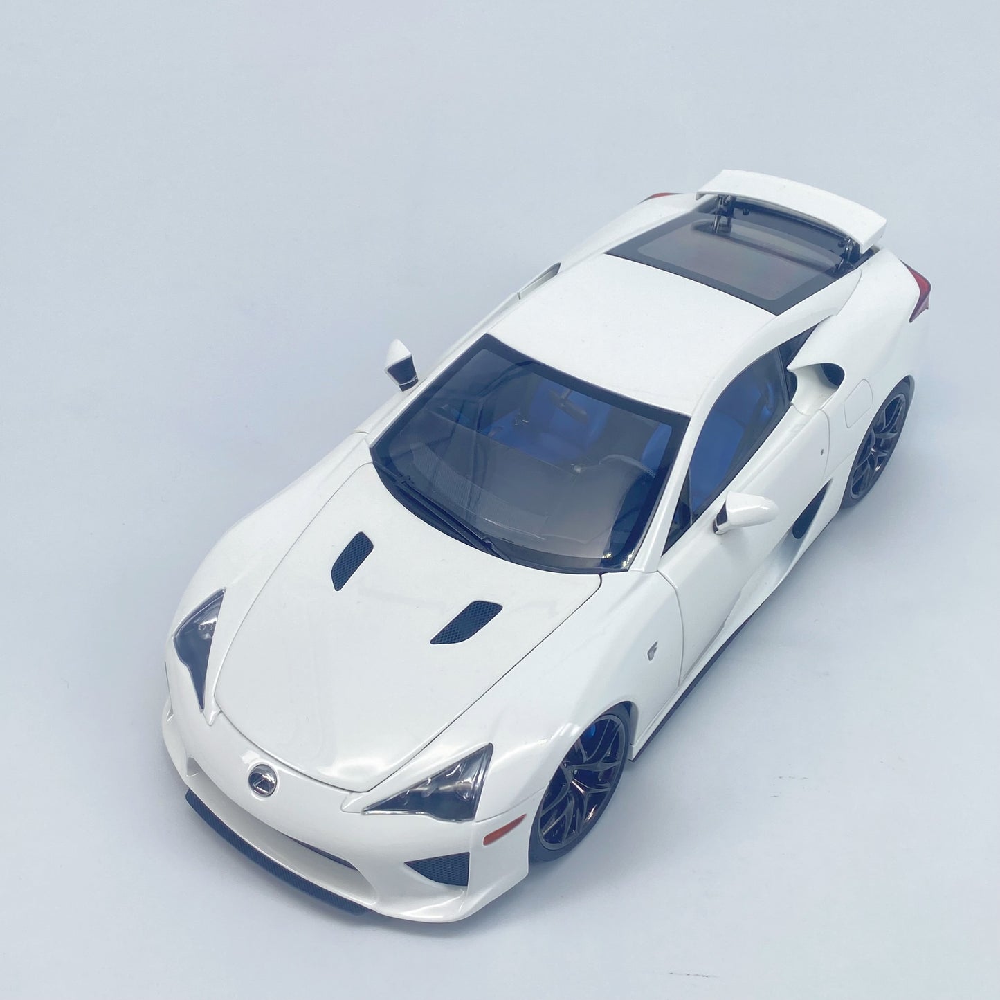 WELL 1/18 Lexus LFA white alloy simulation model car ornaments