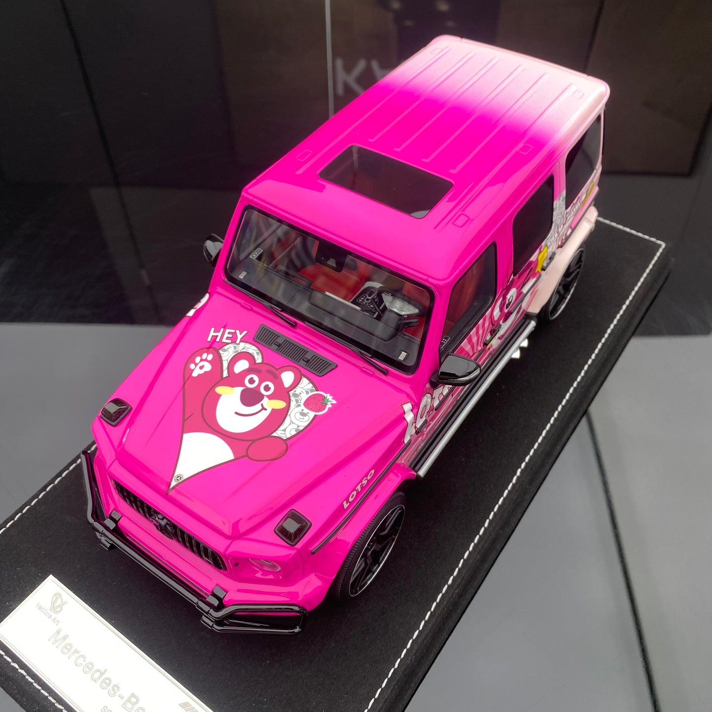 Vehicle Art 1/18 Mercedes-Benz G63 AMG Strawberry Bear Painted Resin Sealed Car Model