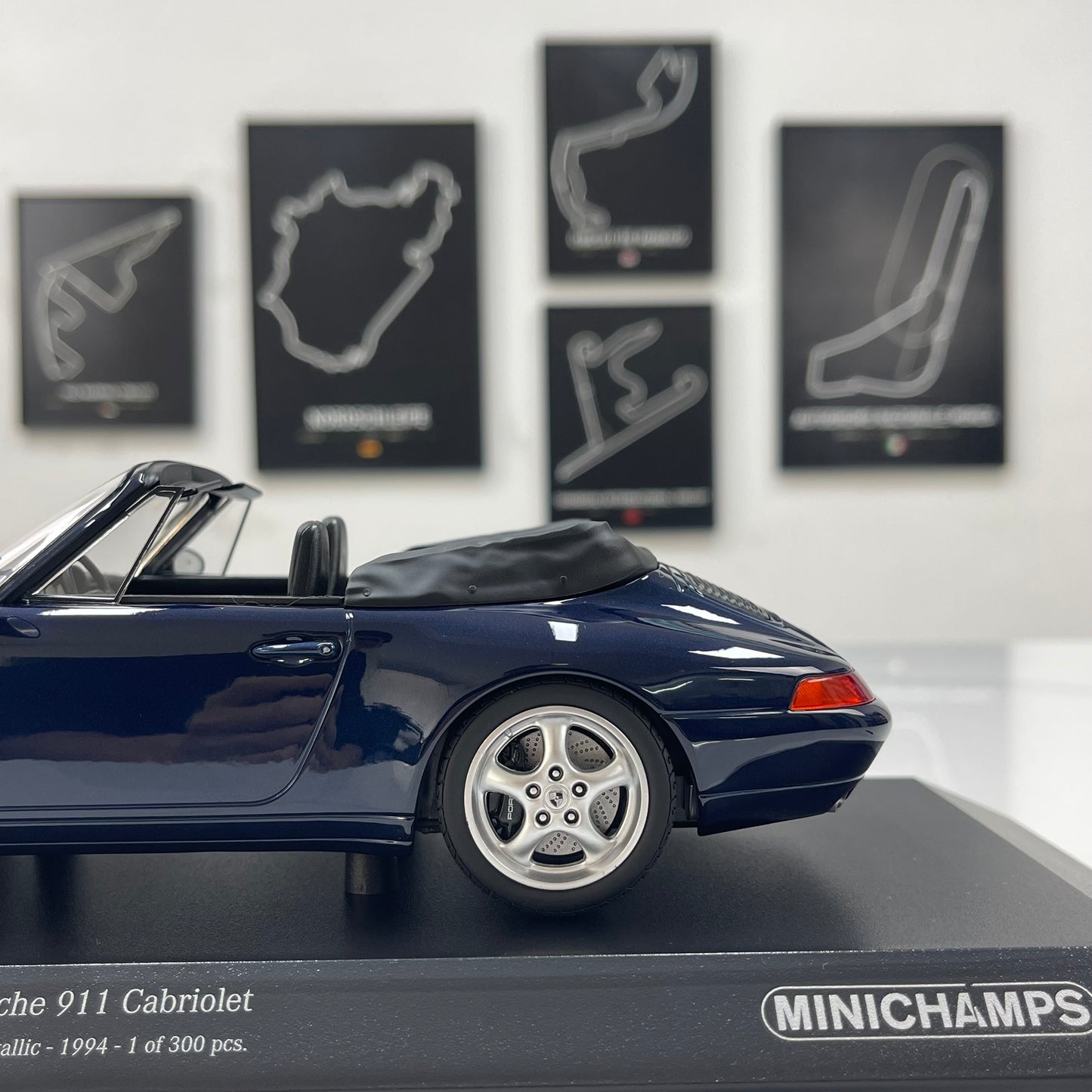 MINICHAMPS 1/18 Porsche 911 (993) Cabriolet, Metallic Blue (155061130)