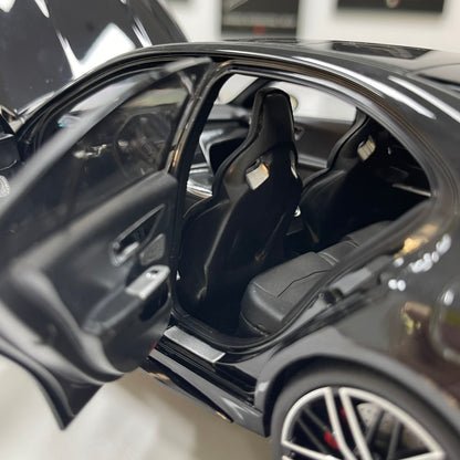 NZG 1/18 Mercedes-AMG C63 S E-Performance, Gloss Black (111200050)