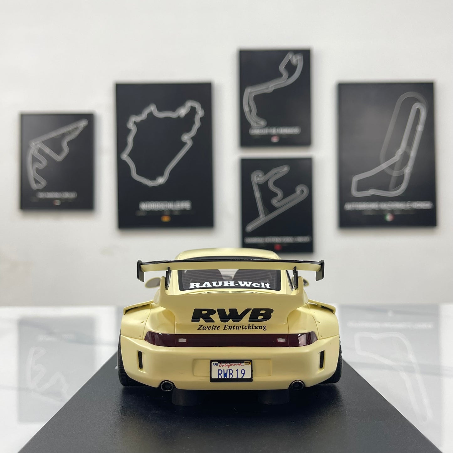 GT Spirit 1/18 Porsche RWB Sandstorm Beige GT566