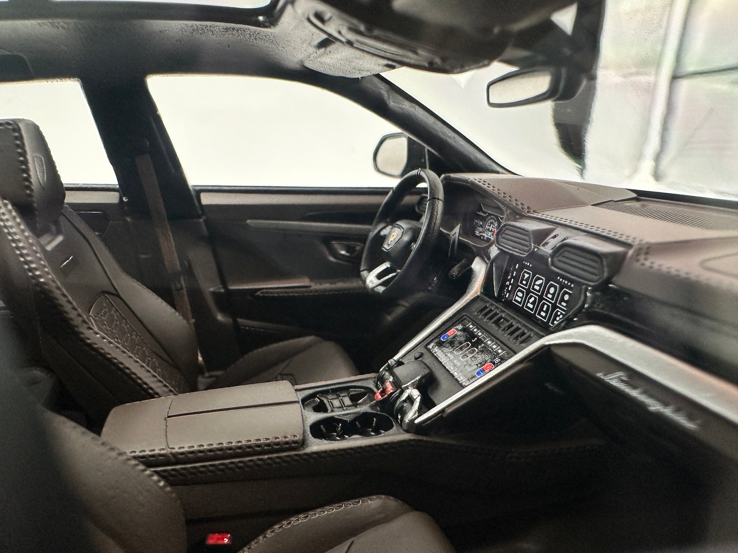 MR 1/18 Lamborghini URUS S Sunroof Edition SUV Limited Edition Car Model Ornaments