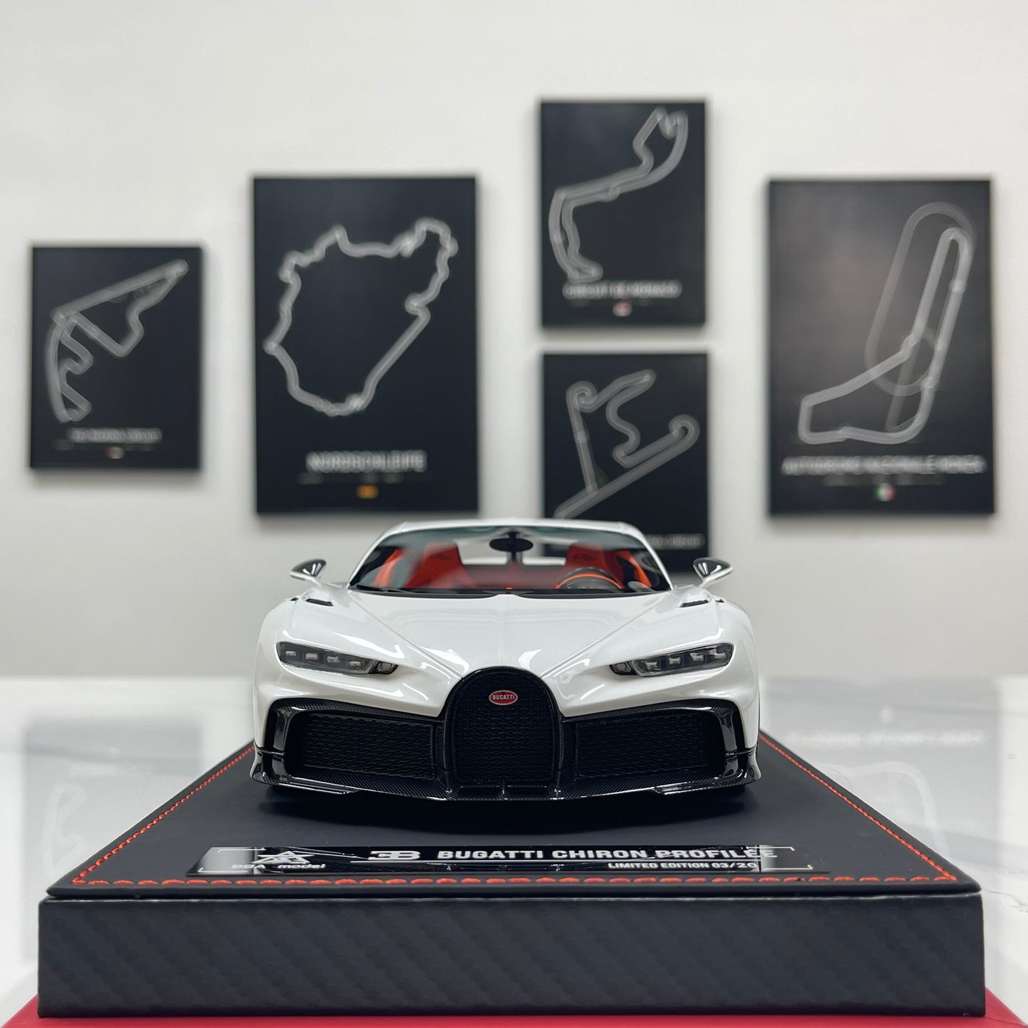 BBA MODEL 1/18 Bugatti Chiron Profilée – Black & White Panda